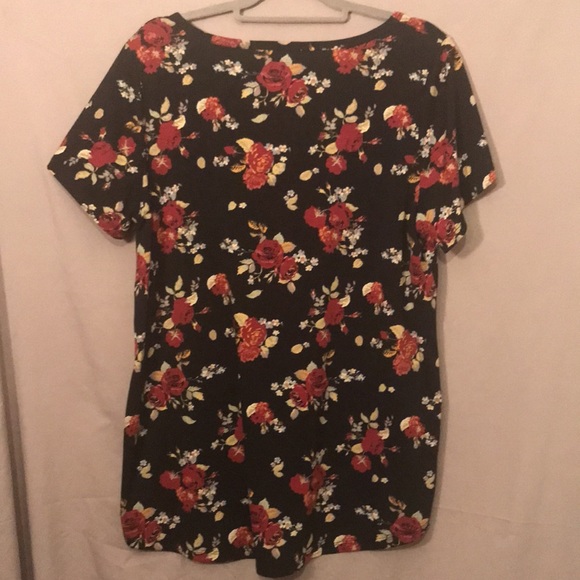 LuLaRoe Classic Tee - Picture 2 of 3